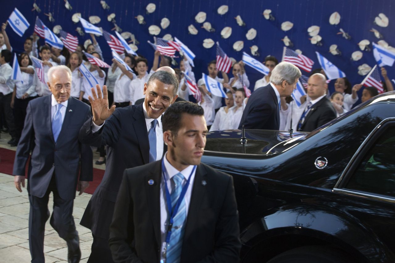 Obama and Peres head into the Israeli president's house in Jerusalem on March 20.