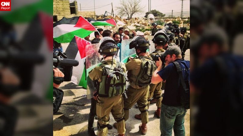 Palestinians rally against Obama in the West Bank on Friday before his arrival. White House officials say Obama is not carrying a new peace initiative for the Israeli-Palestinian dispute.