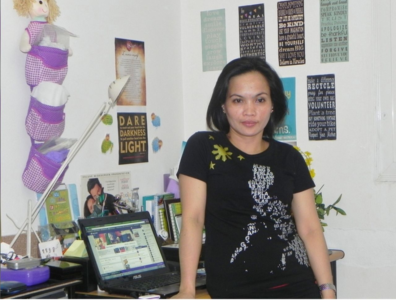 <a href="http://ireport.cnn.com/docs/DOC-929155">Niena Sevilla </a>displays her pride for her homeland with her favorite shirt, which features a picture of the Philippines. "It tells a lot about my homeland and my love for it," she said.