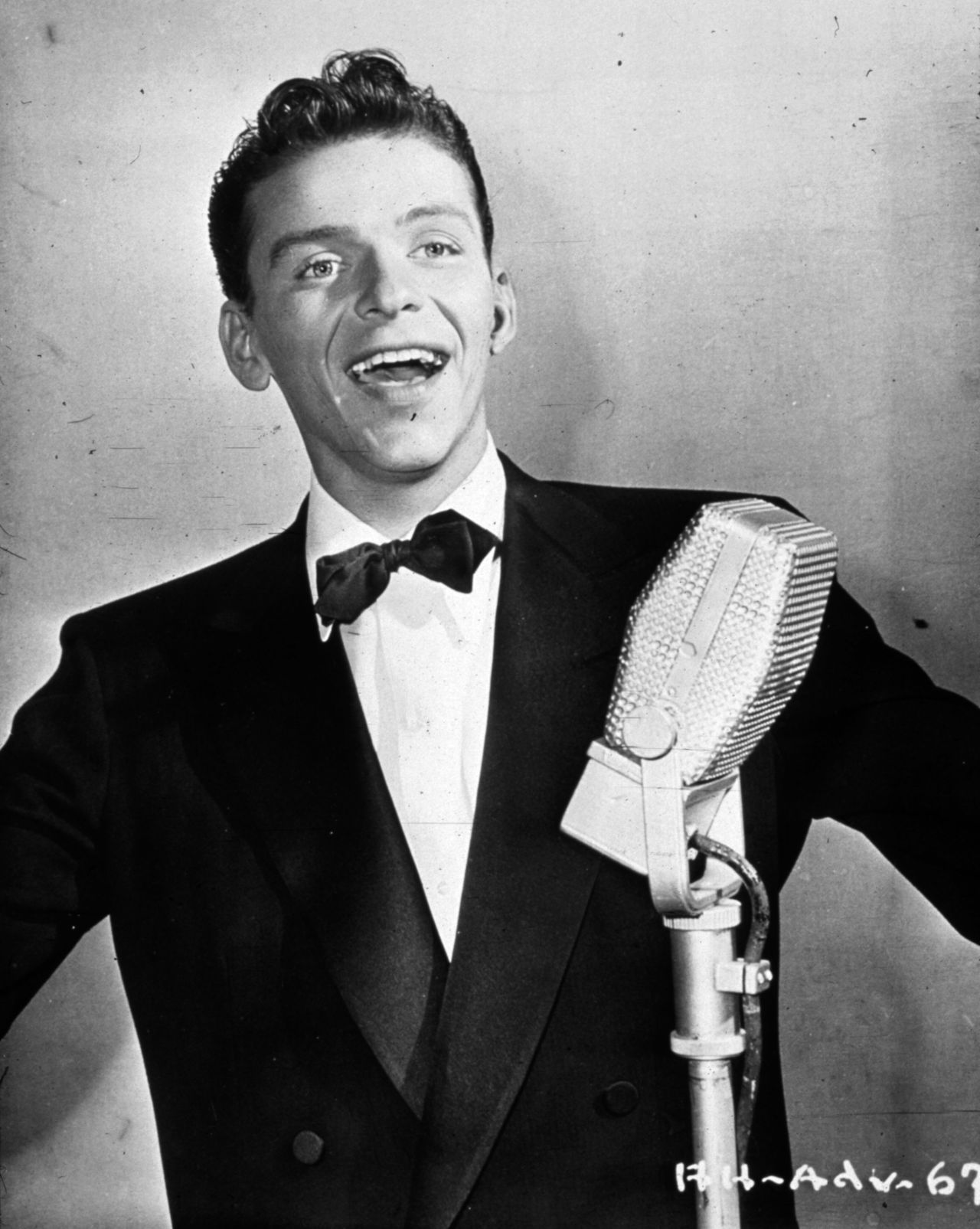 With his blue eyes and that golden voice, Frank Sinatra, seen here circa 1935, is often referred to as the original teen idol. Decades before there were "Beliebers," <a href="http://www.paleycenter.org/sinatra-the-bobby-soxers/" target="_blank" target="_blank">there were "bobby soxers,"</a> as young female fans were called. Here's a look at 29 other stars who made their young (and old) fans swoon.