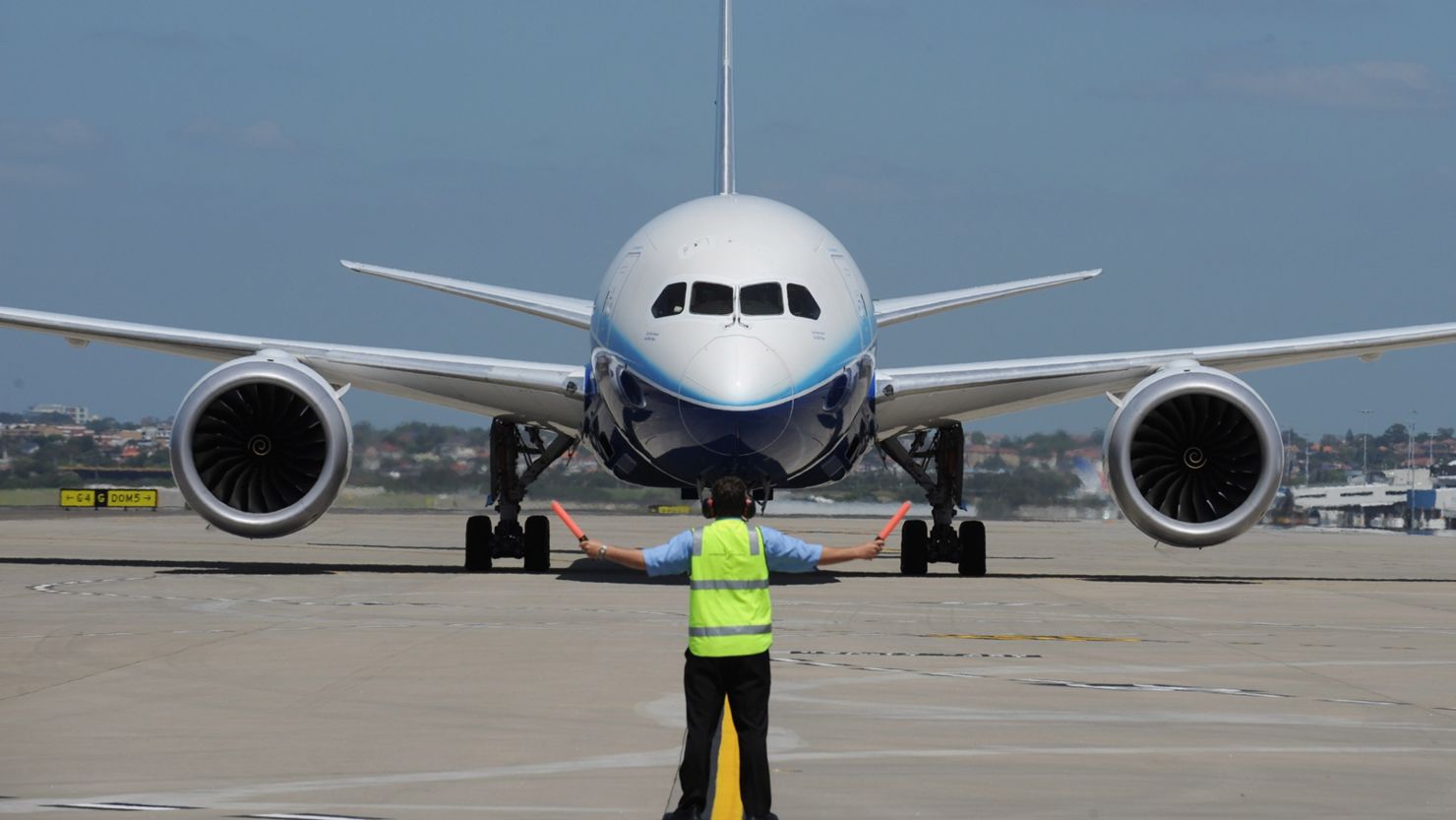 A Boeing 787 Dreamliner lands at Australia's Sydney Airport in 2011. 