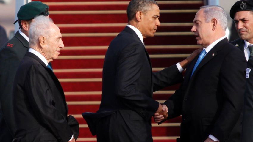Obama Netanyahu handshake.gi
