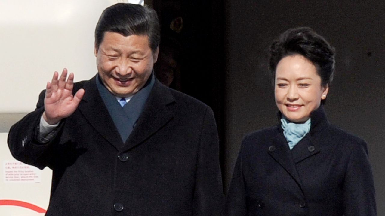 Chinese President Xi Jinping and his wife Peng Liyuan get off the plane at Vnukovo airport outside Moscow on March 22.