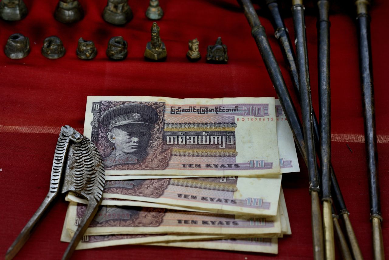 Old Burmese money shows the picture of Aung San, a leader in Burma's struggle for independence and father of Nobel Prize winner Aung San Suu Kyi. This money was abolished by Gen. Ne Win, who ruled over Burma for 26 years.