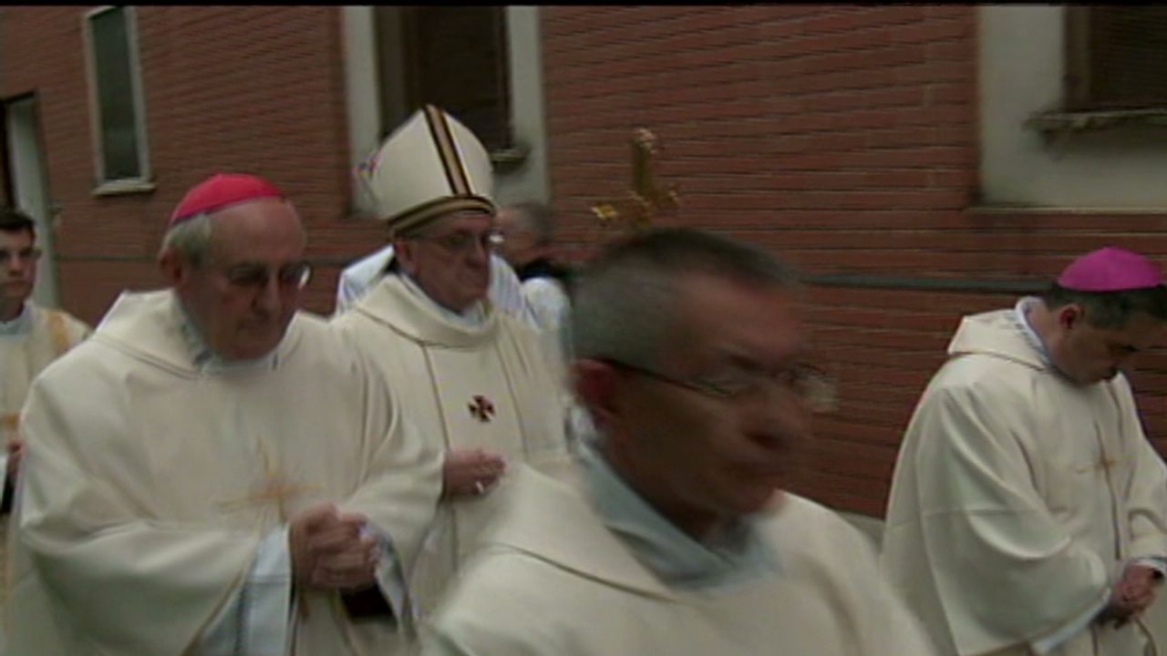 cnnee vo pope arrival_00001901.jpg