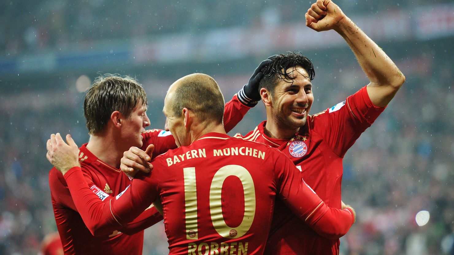Claudio Pizarro (right) scored for goals in Bayern Munich's 9-2 mauling of Hamburg on Saturday.