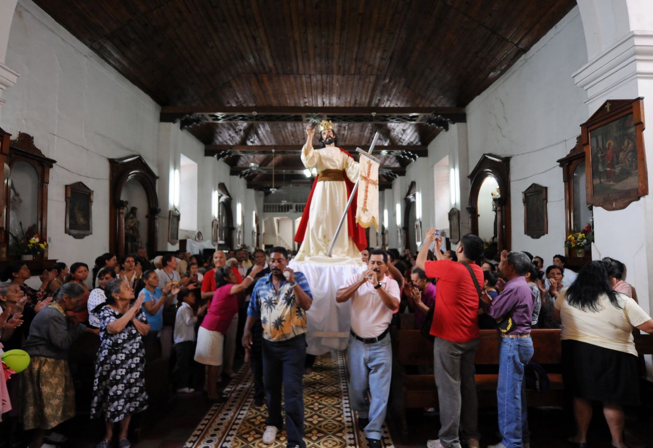 Catholic faithful participate in the Easter Sunday procession in Tegucigalpa, Honduras, on March 31.