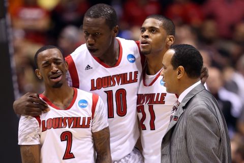 From left, Russ Smith, Gorgui Dieng, Chane Behanan and assistant coach Kevin Keatts of the Cardinals react after Ware's injury.