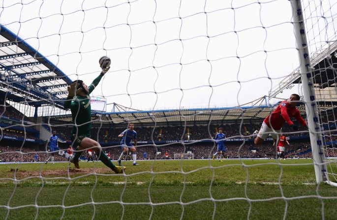 Petr Cech's wonder save from Javier Hernandez helped Chelsea reach the FA Cup semifinals.