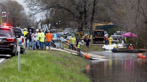 Emergency crews work to clean up an oil spill in Mayflower, Arkansas, on March 31.