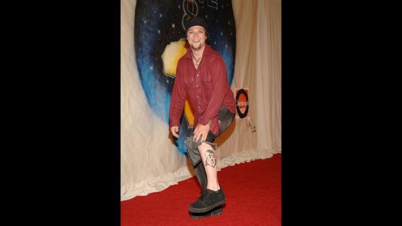 La estrella de "Jackass" y "Viva La Bam", Bam Margera, tiene un tatuaje en su pierna de su tío Vincent "Don Vito" Margera. 