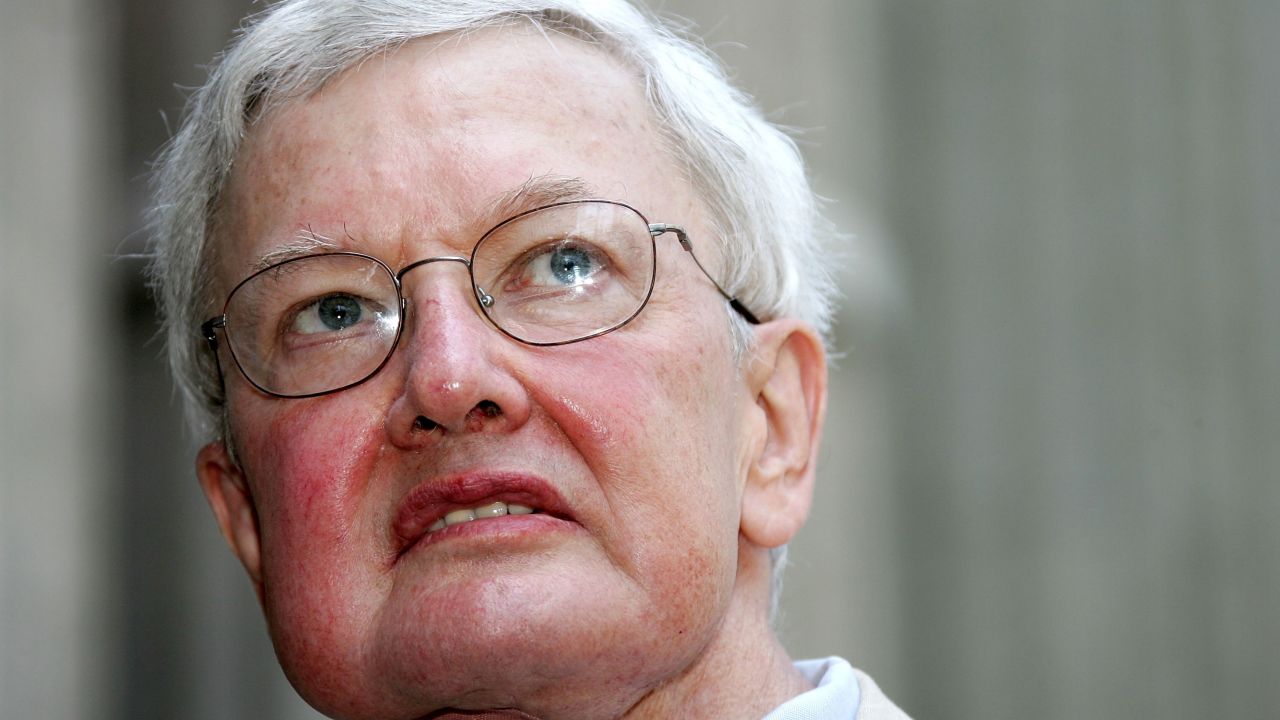 LOS ANGELES - JUNE 23:  Movie Critic Roger Ebert receives the 2,288th Star on the Hollywood Walk of Fame June 23, 2005 in Hollywood, California.  (Photo by Frazer Harrison/Getty Images)