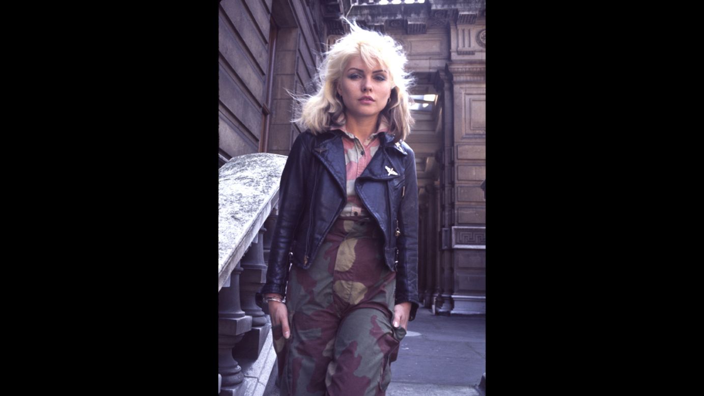 Through her bold sartorial stylings, Deborah Harry, the lead singer of Blondie, showed that tomboys can be sexy, too. Harry wasn't afraid to mix military fatigues with leather, denim or jewelry. She also showed that tomboy style isn't just about wearing men's clothes; it's about being independent, bold and fearless.