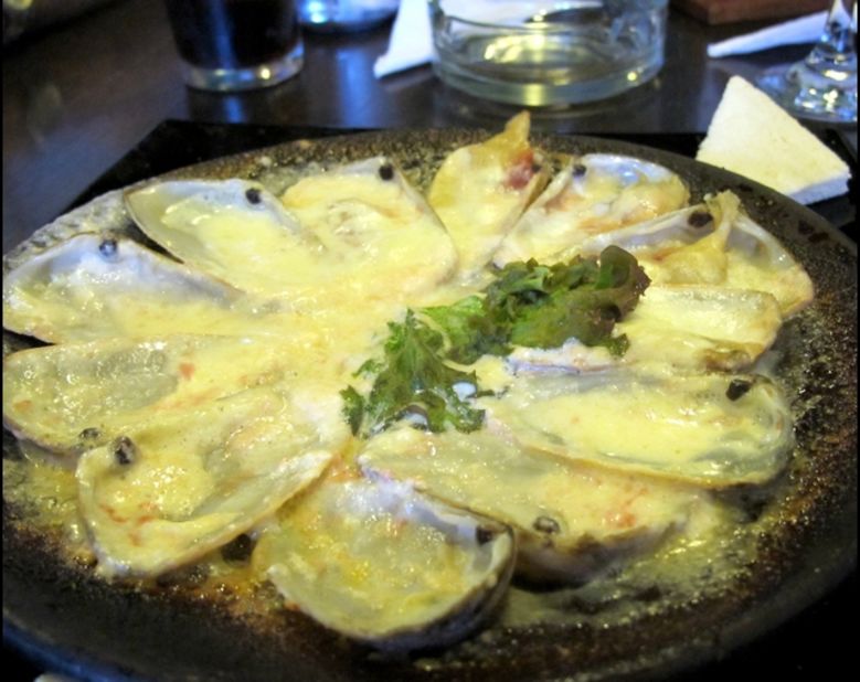While visiting her daughter in Valparaiso, Chile, <a href="http://ireport.cnn.com/docs/DOC-946419">Sharon Hahn</a> knew she had to try the razor clams. The dish is served as an appetizer. The clams are broiled on the half shell and topped with garlic, breadcrumbs and butter. "You can get it all over Chile. It is a marisco, or shellfish, which is very popular in the country," she said.