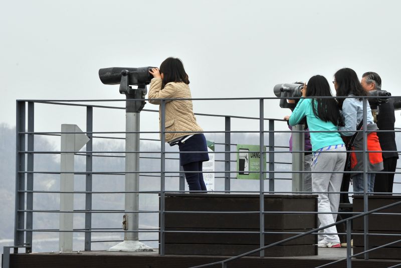 Despite North Korea Threat South Korea Tourism Sees Record Numbers CNN   130409091208 Skorea Dmz Tourist 