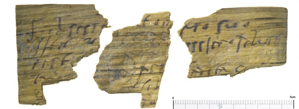 Una carta romana impresa. Se han desenterrado más de 100 fragmentos de tabletas con escritos romanos, entre ellos una carta cariñosa. 