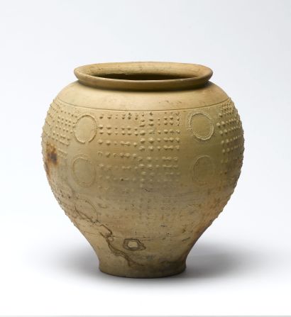 Taza cerámica romana completa. 