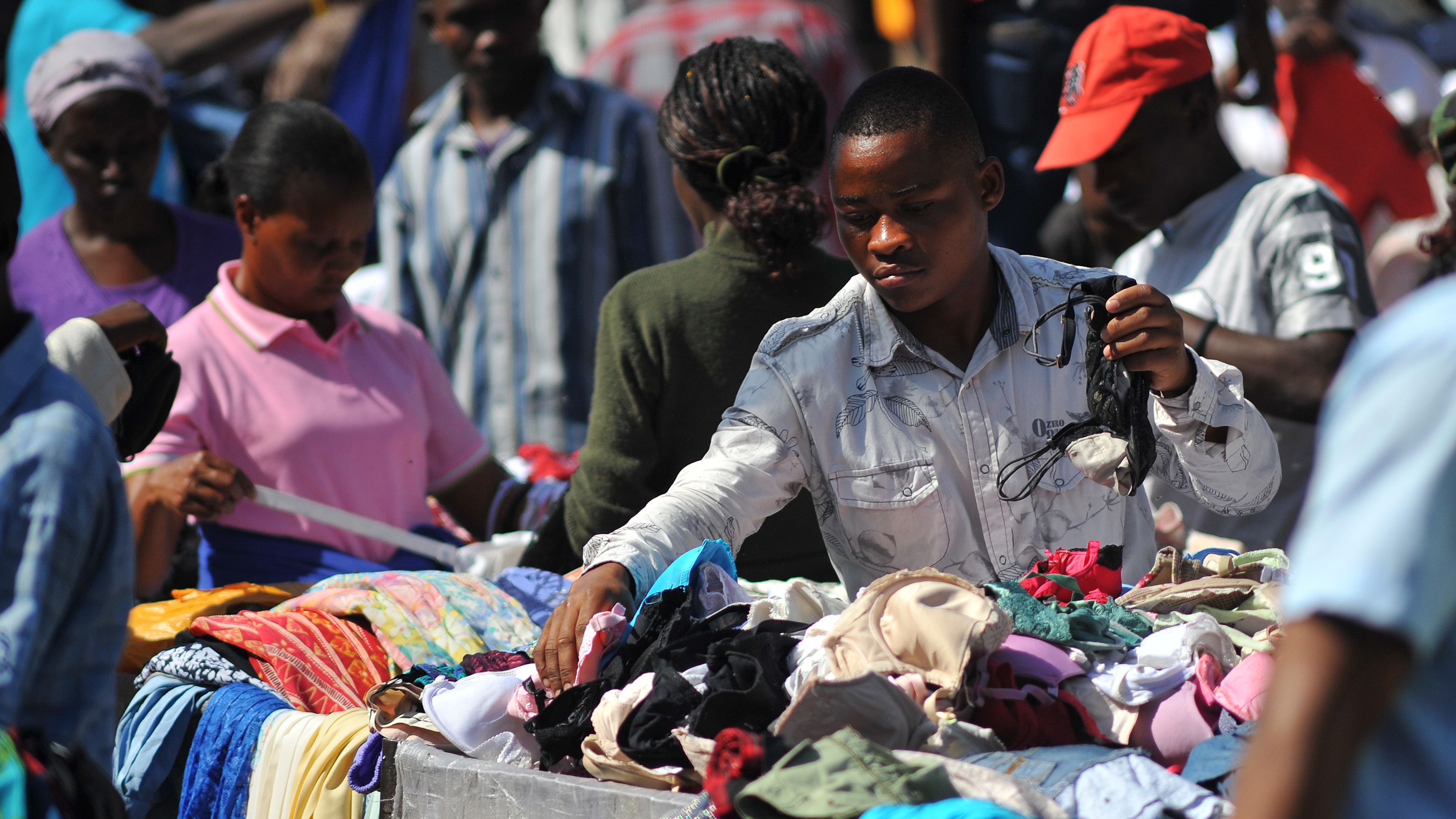 forretning eksotisk koks Is your old t-shirt hurting African economies? | CNN Business
