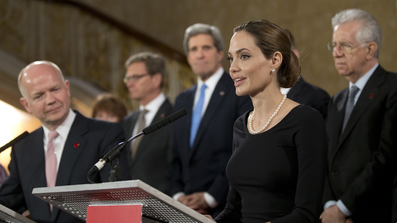 Foreign Secretary William Hague (L) listens to US actress Angelina Jolie (R) at a G8 conference in London on April, 11, 2013.