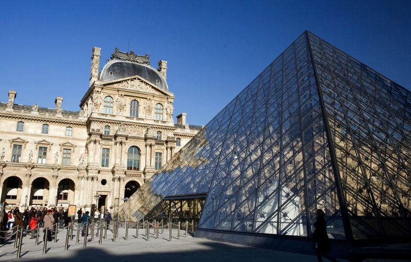 Thieves force Louvre to shut its doors CNN