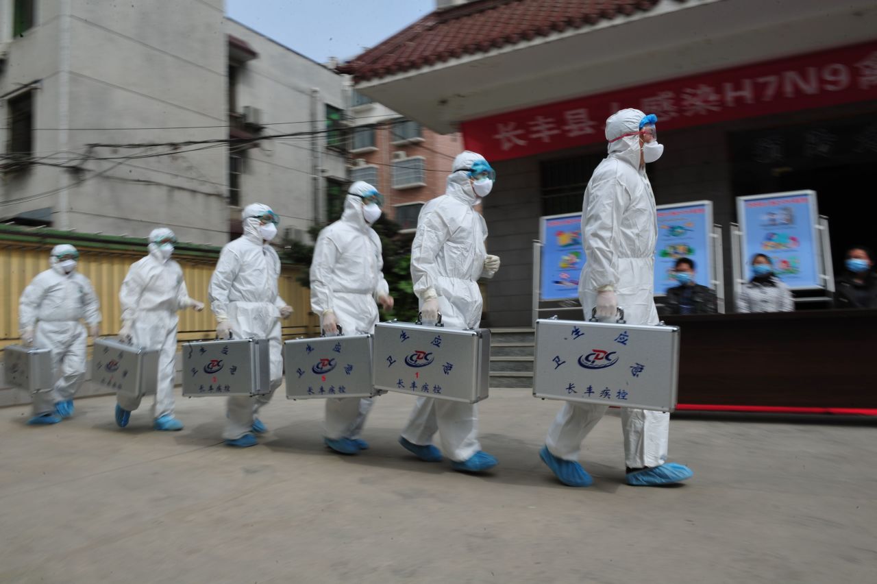 Medical workers take part in a drill that simulates human infection of the H7N9 bird flu virus on April 9 in Hefei, China.