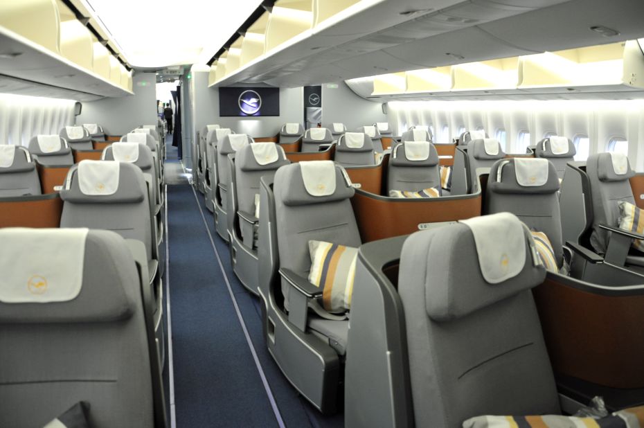With the new aircraft, Lufthansa is launching a new business class. This 747-8 is kitted out with 80 business-class seats. There are 32 in the upper deck, 48 below (pictured here). The lower area sports a V-shaped 2-2-2 configuration. Upstairs it's 2-2.