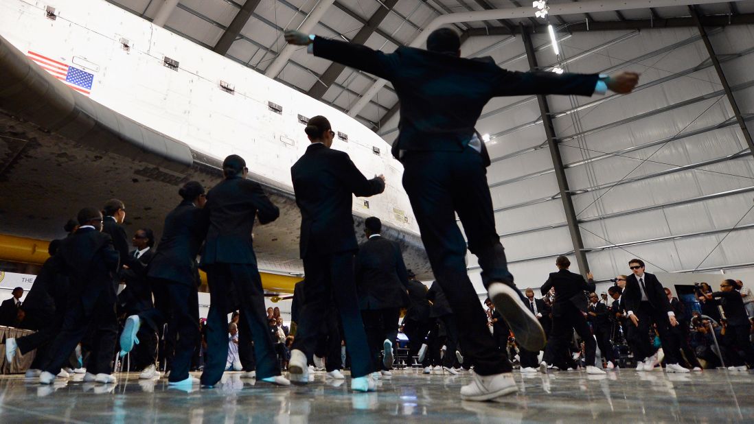 The space shuttle Endeavour is drawing crowds to the <a href="http://www.californiasciencecenter.org/Exhibits/AirAndSpace/endeavour/endeavour.php" target="_blank" target="_blank">California Science Center,</a> where it arrived in the fall after a cross-country ferry flight aboard a modified Boeing 747. 