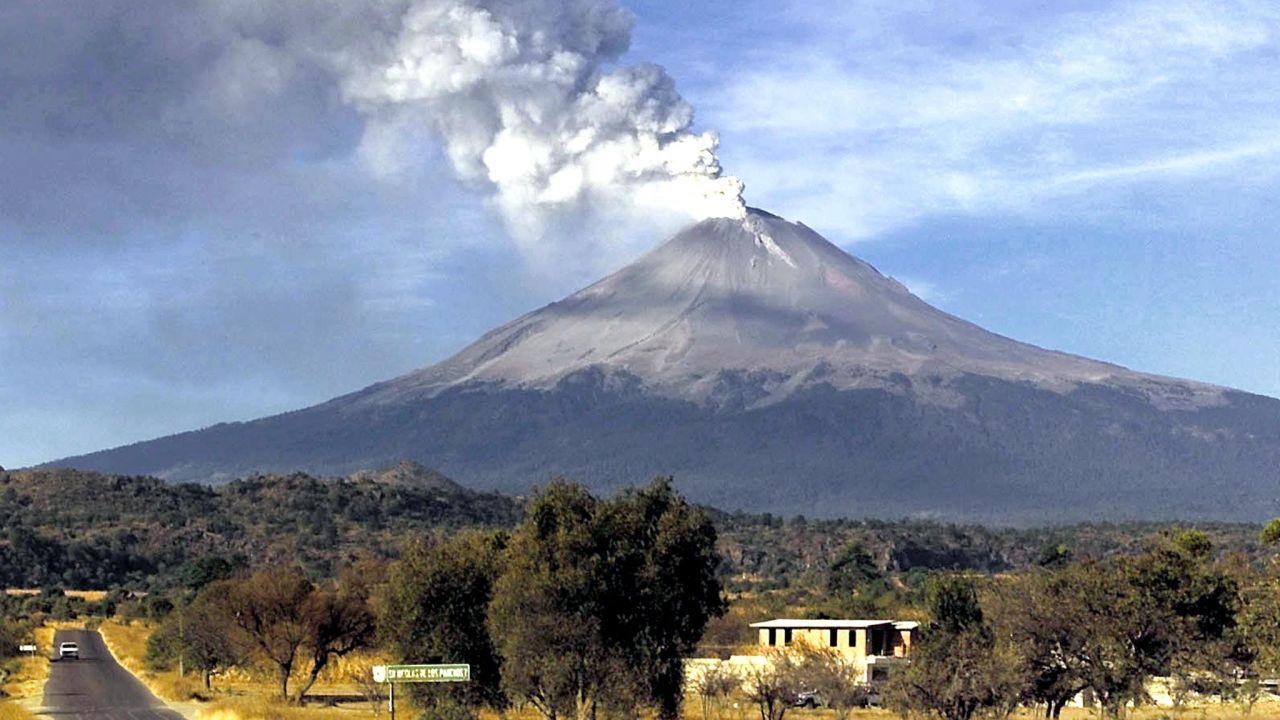 Smoke billows from the Popocatepetl volcano in 2000, when it last had a major eruption.
