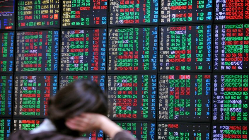 An investor monitors the stock market at a securities brokerage in Taipei on April 16, 2013. Asian shares were mixed on April 16, with earlier losses pared after a huge sell-off on Wall Street, while traders were spooked by a double bombing that hit the Boston Marathon. 