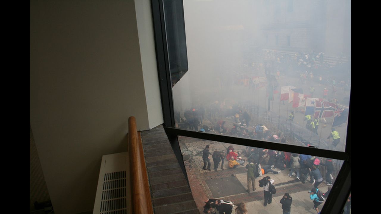 The image ends the sequence of photos showing the moments immediately after the blast. 