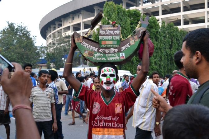 Outside of Saltlake Stadium, a fan wears the Mohun Bagan A.C. shirt and celebrates the last match of Brazilian player Jose Ramirez Barreto. Thousands of Barreto fans arrived to express their adoration, despite the fact that the revered footballer was simply switching teams and not leaving the game altogether.