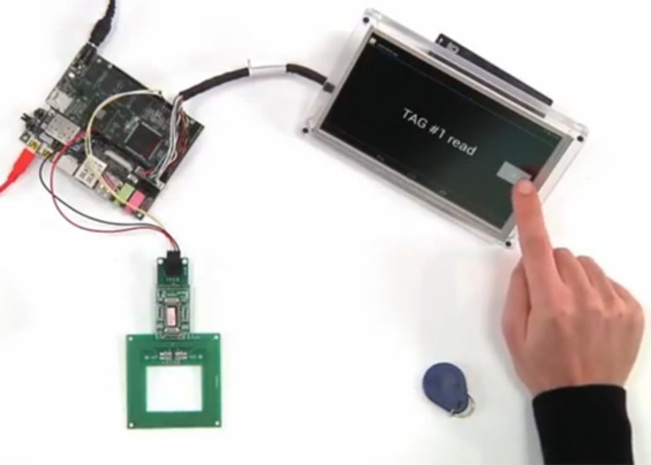 The UDOO board runs on Android and Linux and supports accessories and sensors such as a touch display and the RFID reader.