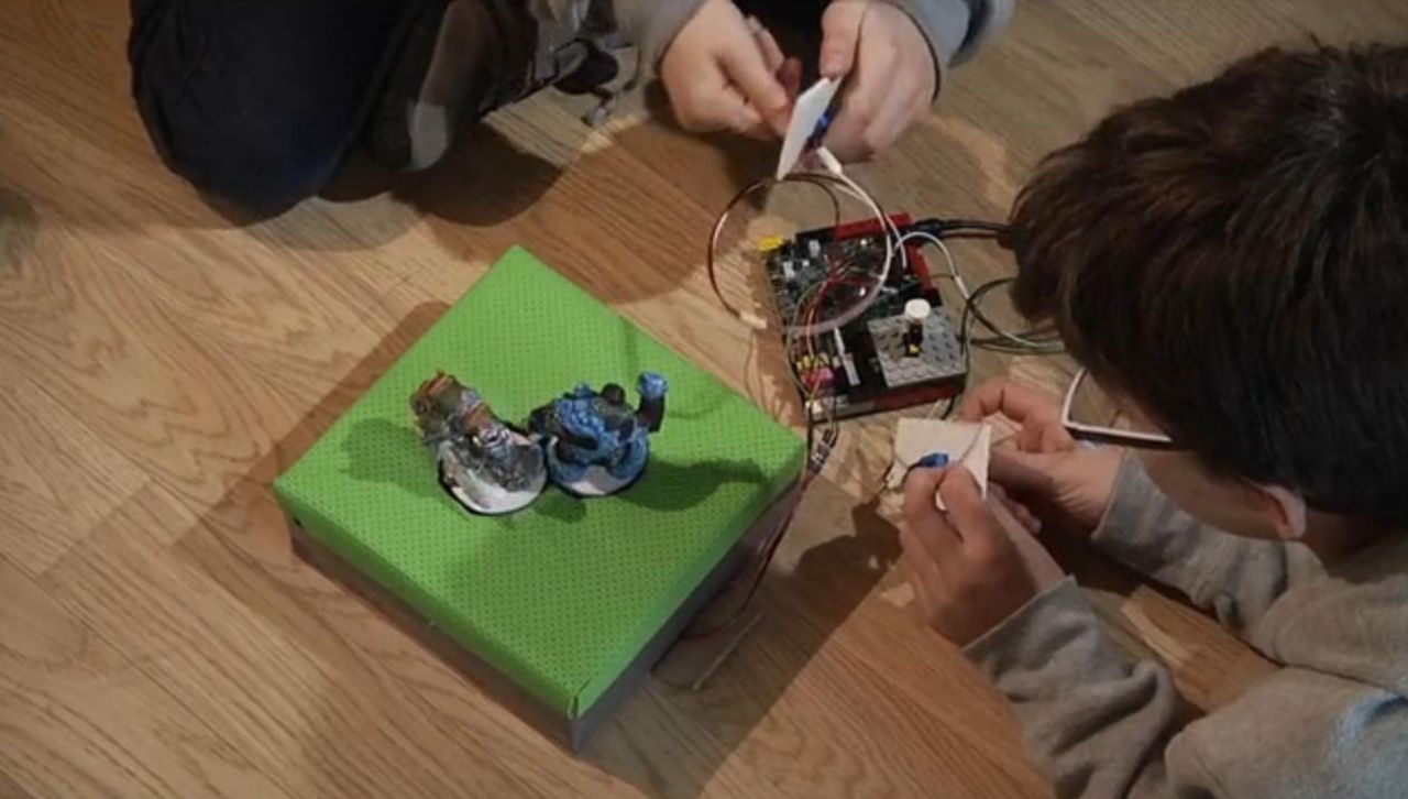 The board can even be used as an educational tool for children, introducing them to the basics of programming through its in-built language "Scratch4Arduino."