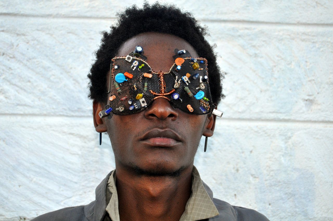 Kabiru grew up in a house opposite Nairobi's dumping site. "When I woke up every morning, the first thing I'd see was trash," remembers Kabiru.