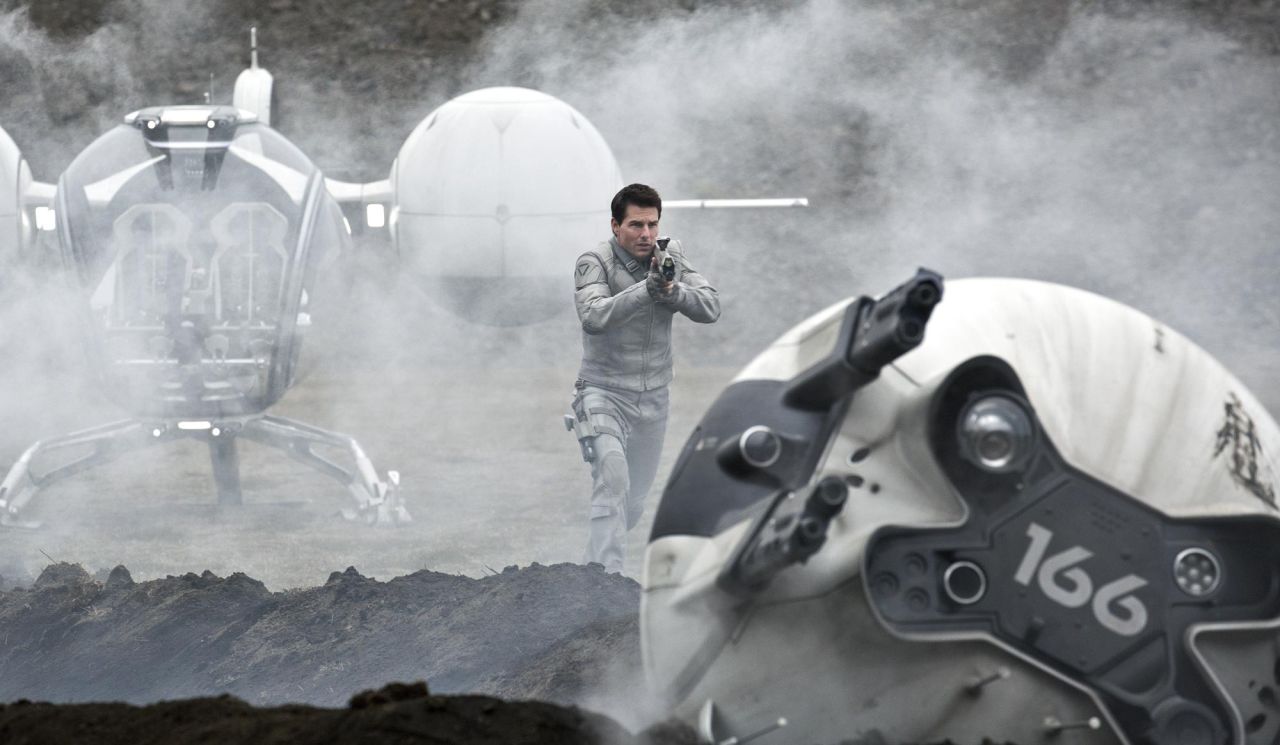 Cruise al parecer ha desarrollado gusto por la ciencia ficción en sus últimos años, ya que antes de "Edge of Tomorrow" protagonizó otra película futurista llamada "Oblivion".