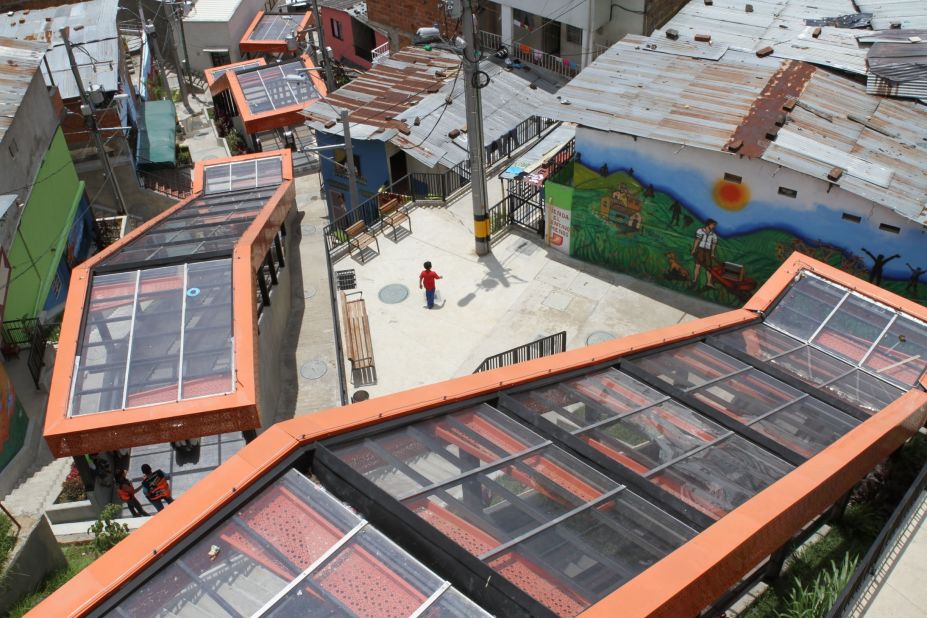 The 500-meter-long escalator in Commune 13 in Medellin, divided into several sections, was set up to facilitate the travel of residents living in the mountainside favelas. The notorious slums of Medellin have gone through urban and educational projects to improve the quality of life for residents.