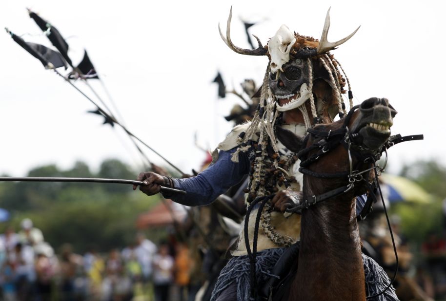 A costumed performer takes part in a traditional folk festival in San Martin in the province of Meta in November 2012. 