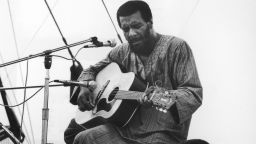  	American folk singer and guitarist Richie Havens opening the Woodstock Festival at Bethel, New York, 15th August 1969. (Photo by Pictorial Parade/Hulton Archive/Getty Images) 