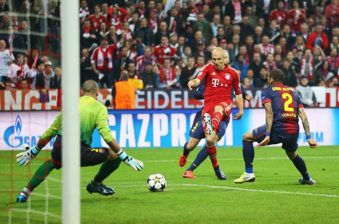 Arjen Robben wasted a glorious opportunity in the opening stages when he raced through the Barcelona defense before firing straight at Victor Valdes.