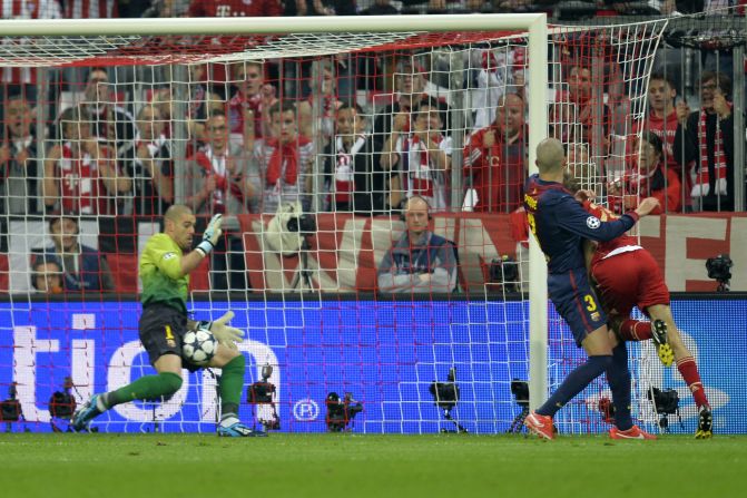 Bayern dominated the opening exchanges and Thomas Muller gave the German side a 25th minute lead when he seized on Dante's downward header to nod home at the far post.