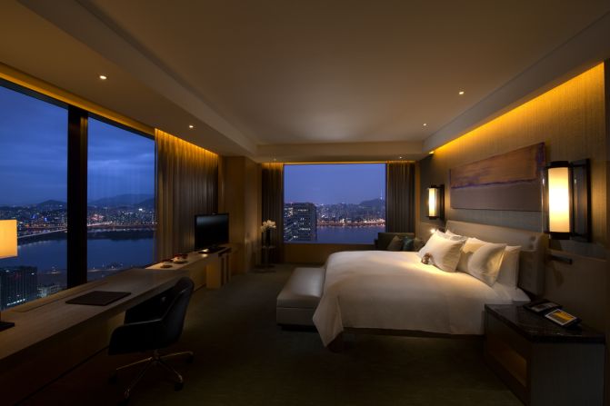 South Korea's newest luxury hotel has 434 rooms featuring Apple-based in-room technology and killer views from a tower high above Seoul.