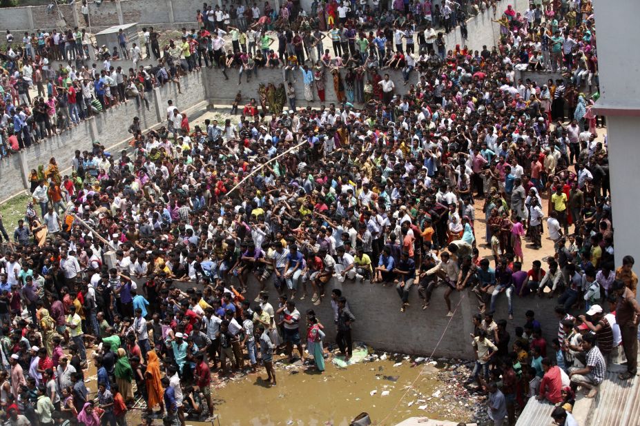 Hundreds watch the rescue operations on April 24.