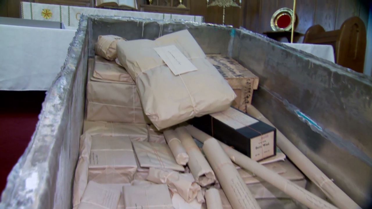 pkg 100 year old time capsule revealed_00000927.jpg