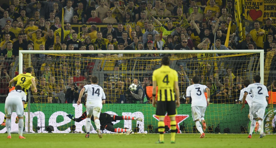 Just 12 minutes later Dortmund was given a penalty after Marco Reus was fouled by Xabi Alonso and Lewandowski stood up to fire home from 12-yards. 