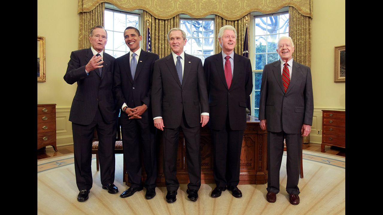 Presidents George H. W. Bush, left, Barack Obama, George W. Bush, Bill Clinton and Jimmy Carter pose for a photograph in the Oval Office on January 7, 2009.