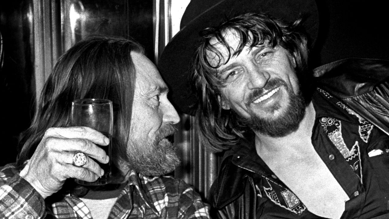 Nelson and Waylon Jennings enjoy a drink together in New York in 1978.