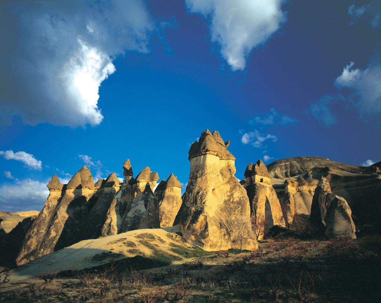 Sculpted by erosion, the Goreme valley and its surroundings contain rock-hewn sanctuaries that provide unique evidence of Byzantine art in the post-Iconoclastic period. Within the rugged natural landscape, villages and underground towns dating to the 4th century can be observed.
