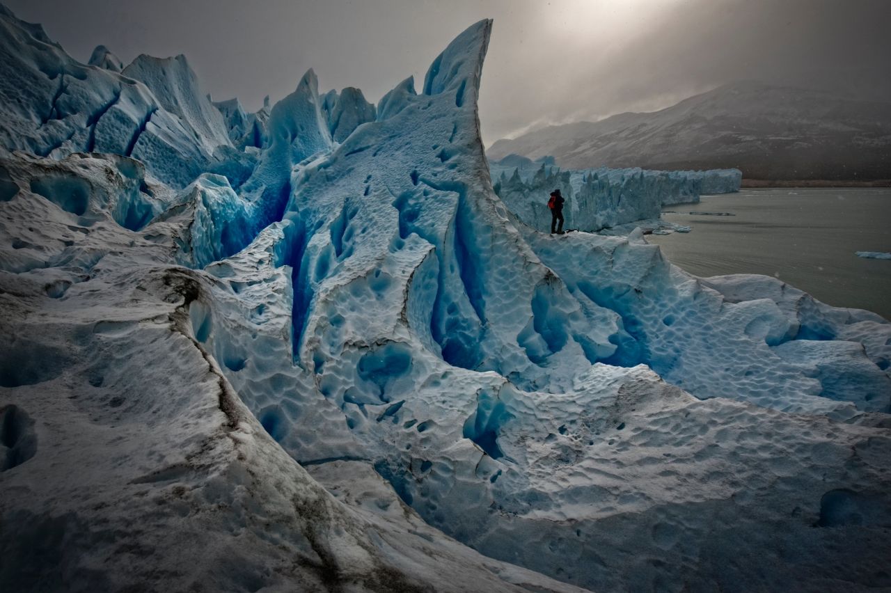 Encompassing the largest ice mantle outside of Antarctica, this Patagonian park bordering Chile is one of the best places in the world to observe glacial activity. Its most famous ice mass is the cool blue Perito Mereno Glacier, from which giant icebergs crash into the milky waters of Lake Argentino. 