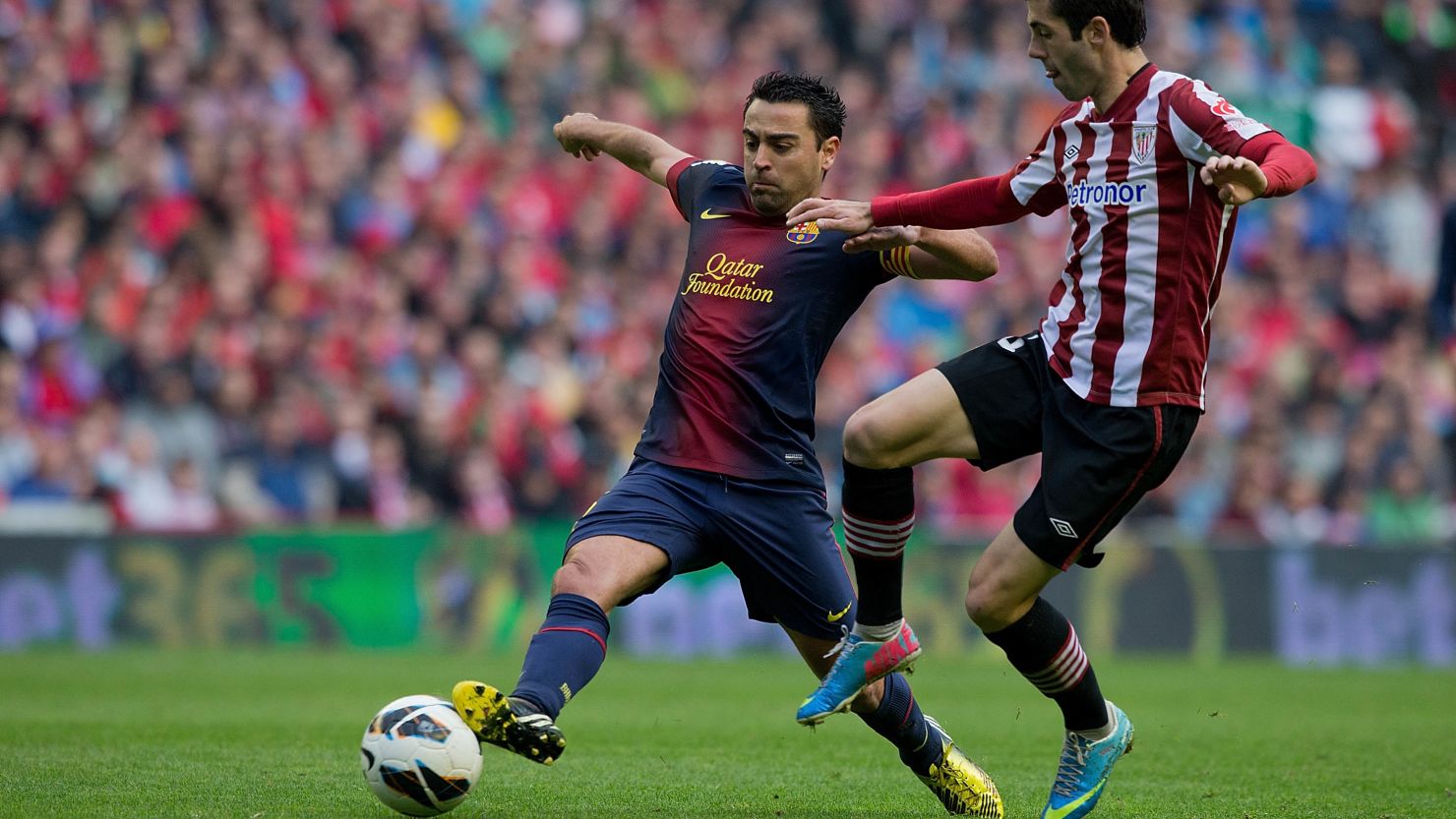 Barcelona's Xavi (L) competes with Bilbao's Aymeric Laporte during the 2-2 draw on Saturday.