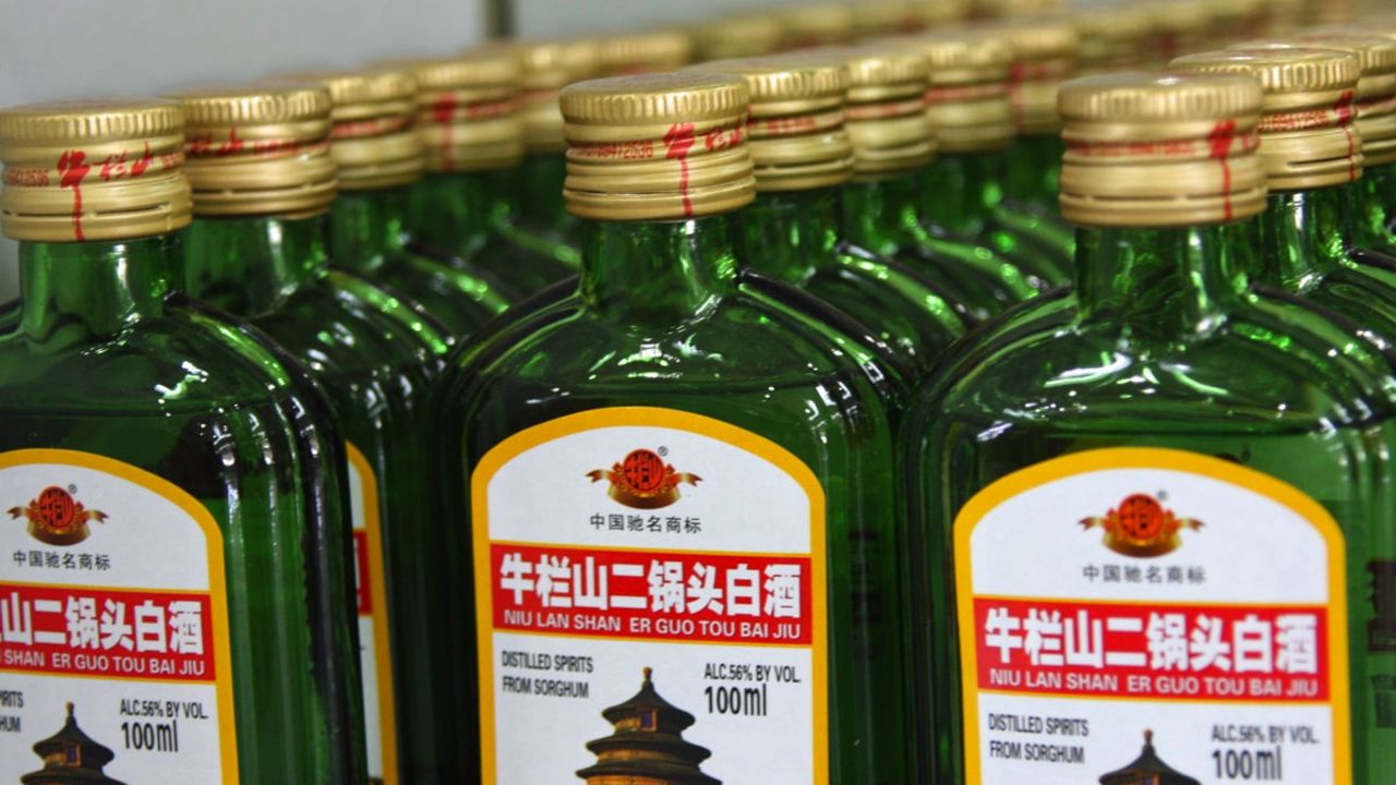 A favorite among Chinese migrant workers, Niulanshan's "little green bottle" of baijiu has become an emblem of modern China. 